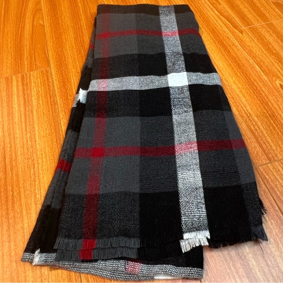 Express Plaid (Black,White,Red,Gray) Scarf NWT - Picture 2 of 9